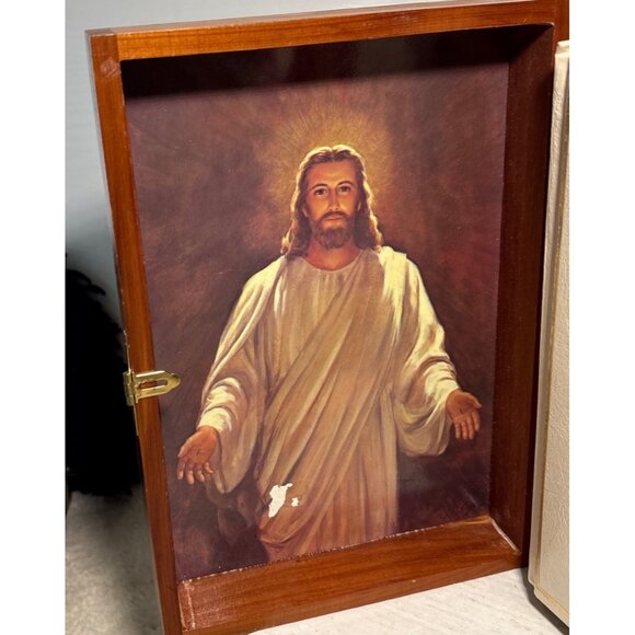 Holy Bible Memorial Edition Illustrated In Wood Box With Jesus Image 9.5 x 6.5" - Picture 2 of 16